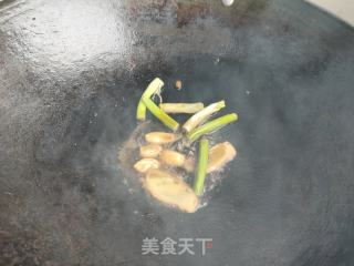 带鱼烧毛豆的做法步骤：7