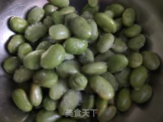带鱼烧毛豆的做法步骤：2