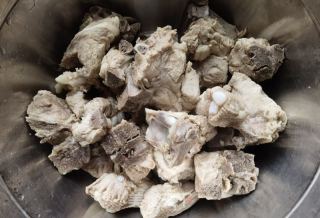 白参菌排骨汤的做法步骤：7