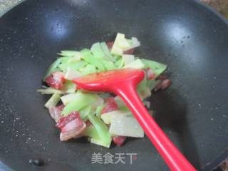 风干肉炒双笋的做法步骤：10