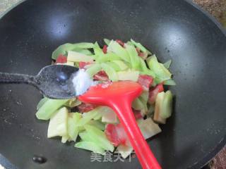 风干肉炒双笋的做法步骤：9