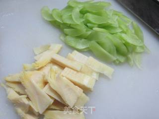 风干肉炒双笋的做法步骤：3