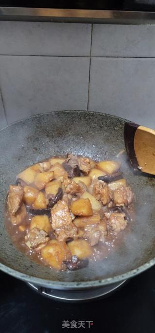 土豆香菇烧排骨的做法步骤：9