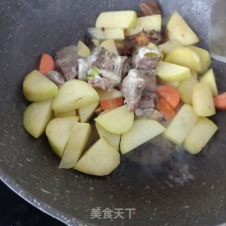 土豆烧牛腩的做法步骤：7