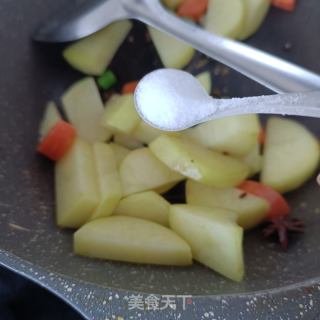 土豆烧牛腩的做法步骤：6