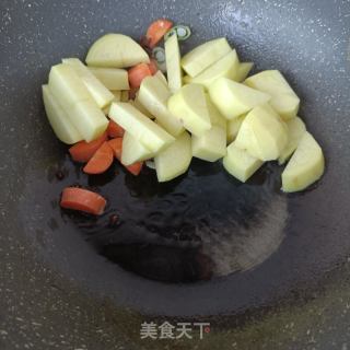 土豆烧牛腩的做法步骤：5