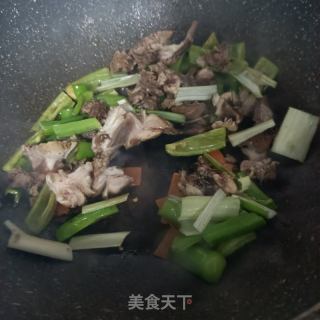 “羊肉”青辣椒炒羊头肉的做法步骤：7