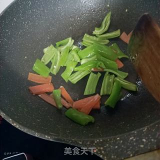 “羊肉”青辣椒炒羊头肉的做法步骤：5