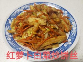 红萝卜白菜炒饼丝的做法步骤：7