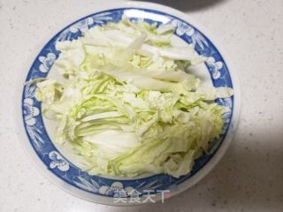 红萝卜白菜炒饼丝的做法步骤：3