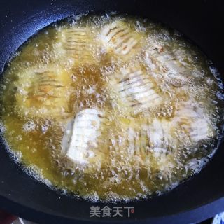 腰缠万贯炸带鱼的做法步骤：9