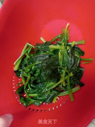酱醋凉拌菠菜的做法步骤：3