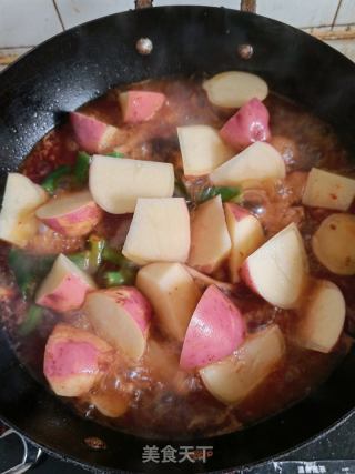红皮土豆烧排骨的做法步骤：10