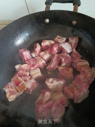 红皮土豆烧排骨的做法步骤：3