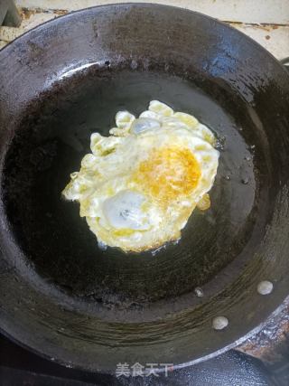 懒人版番茄浓汤面的做法步骤：1