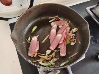 鲜香下饭的腊肉炒圆白菜的做法步骤：5