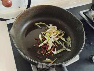 鲜香下饭的腊肉炒圆白菜的做法步骤：4