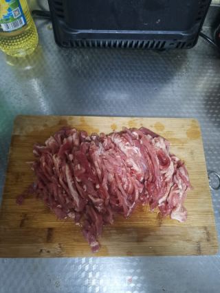 洋葱炒牛肉的做法步骤：2