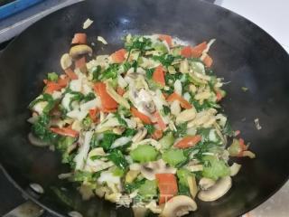 冬笋蘑菇芥菜炒年糕的做法步骤：7
