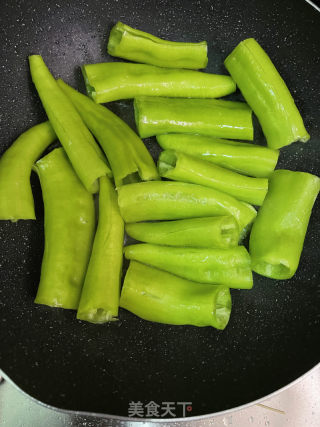 虎皮青椒的做法步骤：3