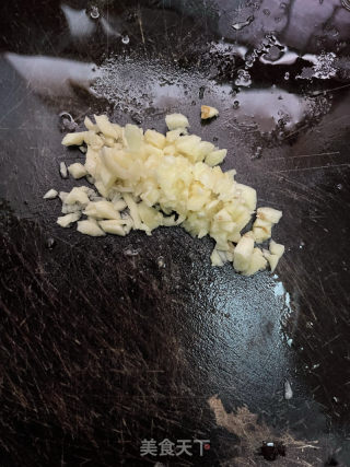 虎皮青椒的做法步骤：1