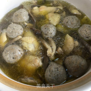 肉丸菌菇煲鸡汤的做法步骤：9