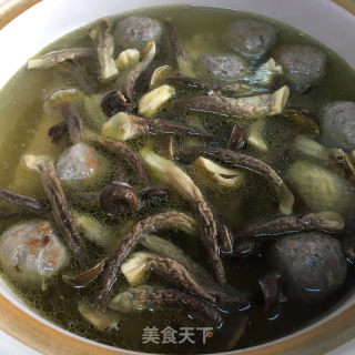 肉丸菌菇煲鸡汤的做法步骤：8