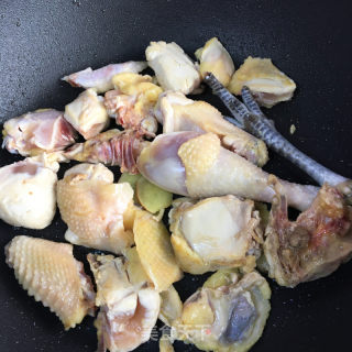 肉丸菌菇煲鸡汤的做法步骤：6