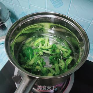 鸡肉西蓝花的做法步骤：2