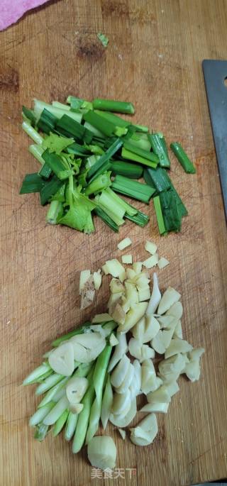 黄豆酱烧鱼腩的做法步骤：3