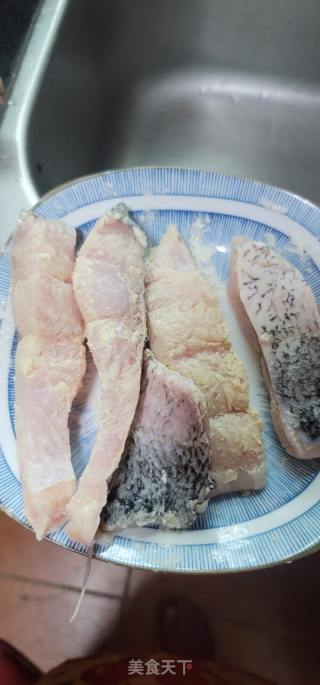 黄豆酱烧鱼腩的做法步骤：2