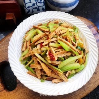 芹菜炒香干的做法步骤：12