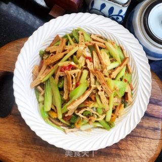 芹菜炒香干的做法步骤：11