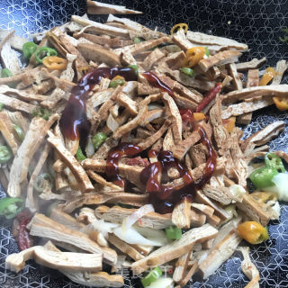芹菜炒香干的做法步骤：9