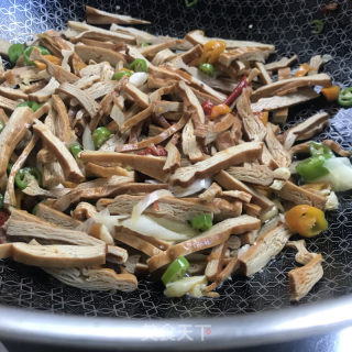 芹菜炒香干的做法步骤：8