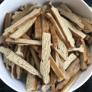 芹菜炒香干的做法步骤：3