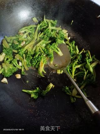 蒜香西蓝花的做法步骤：4