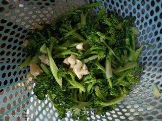 蒜香西蓝花的做法步骤：2