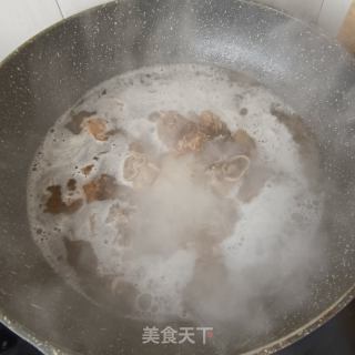 “羊肉”香菜拌羊头肉的做法步骤：1