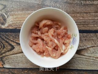 荷叶饼夹肉丝的做法步骤：1