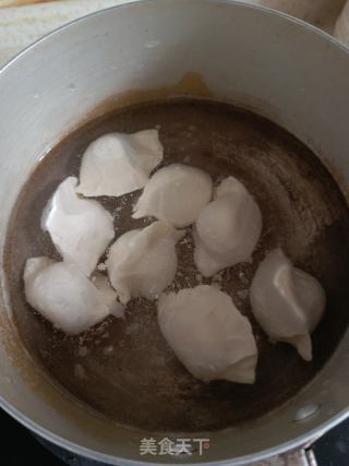 生菜煮水饺的做法步骤：1