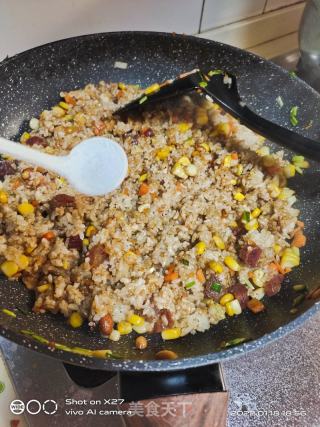玉米香肠炒饭的做法步骤：6