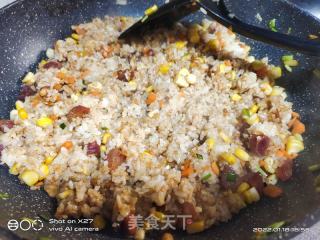 玉米香肠炒饭的做法步骤：5