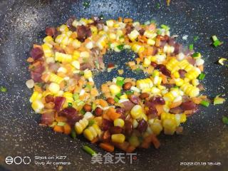 玉米香肠炒饭的做法步骤：3
