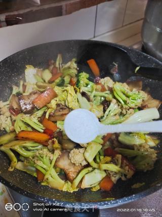 五花肉炒西蓝花花菜的做法步骤：5