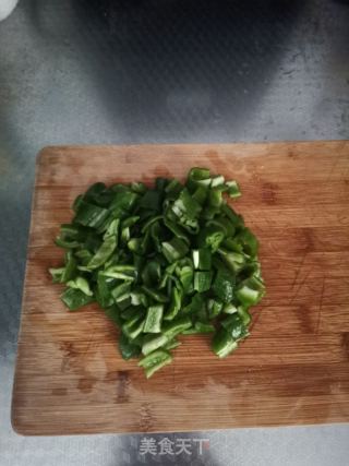 青椒炒肉的做法步骤：3