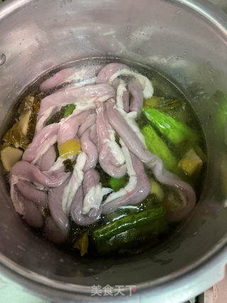 苦瓜酸菜煲粉肠的做法步骤：10