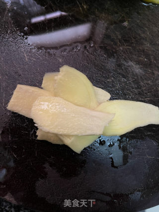 苦瓜酸菜煲粉肠的做法步骤：3