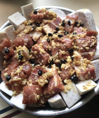 炮弹芋头蒸肉的做法步骤：8