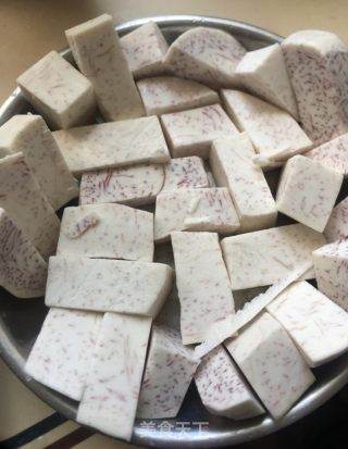 炮弹芋头蒸肉的做法步骤：3